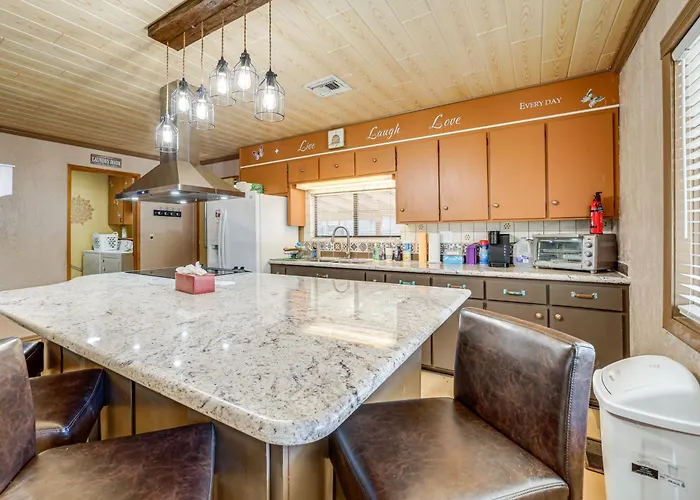 Holiday home Near Scenic Trails & Parks! Retreat