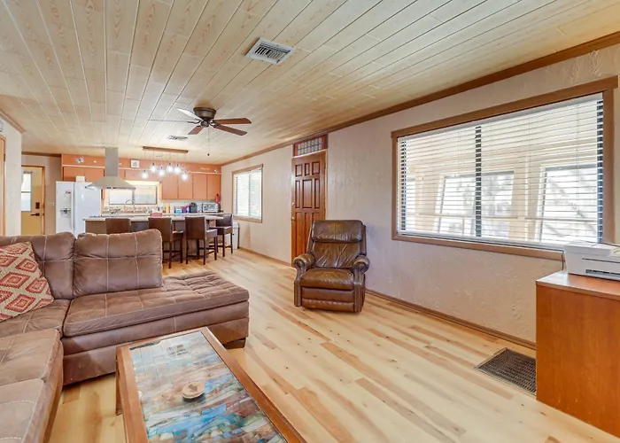 Near Scenic Trails & Parks! Retreat Holiday home *