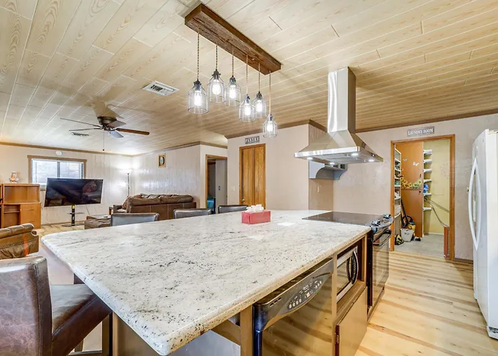 Holiday home Near Scenic Trails & Parks! Retreat *