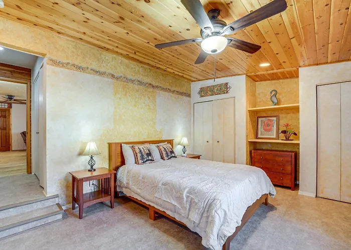 Near Scenic Trails & Parks! Retreat Holiday home