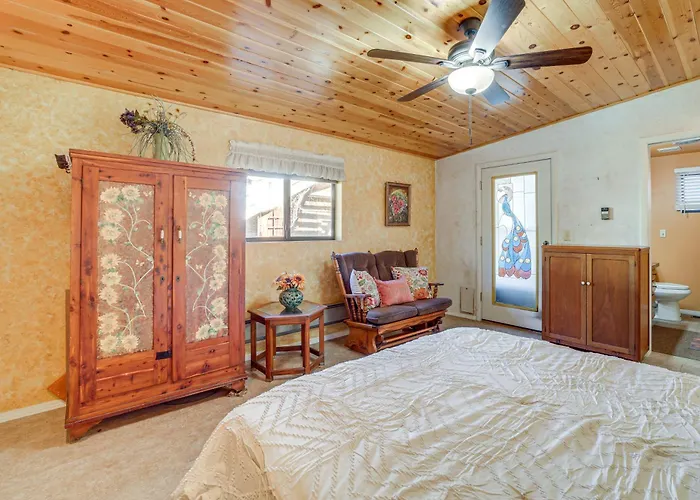 Near Scenic Trails & Parks! Retreat