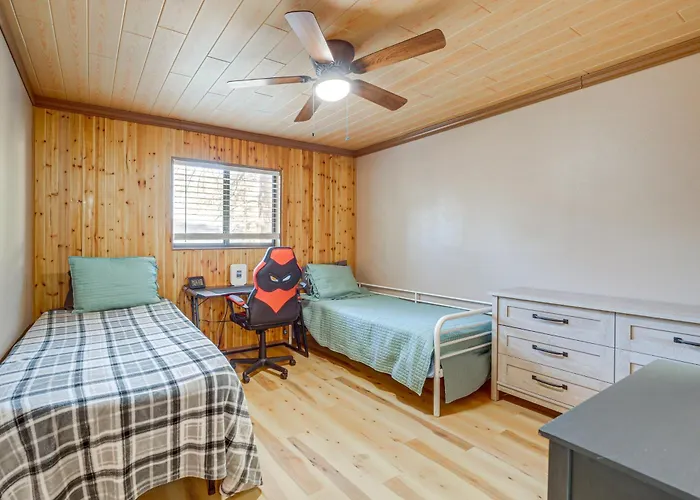 Holiday home Near Scenic Trails & Parks! Retreat