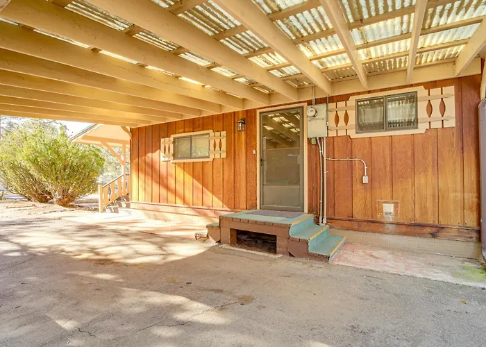 Near Scenic Trails & Parks! Retreat Holiday home
